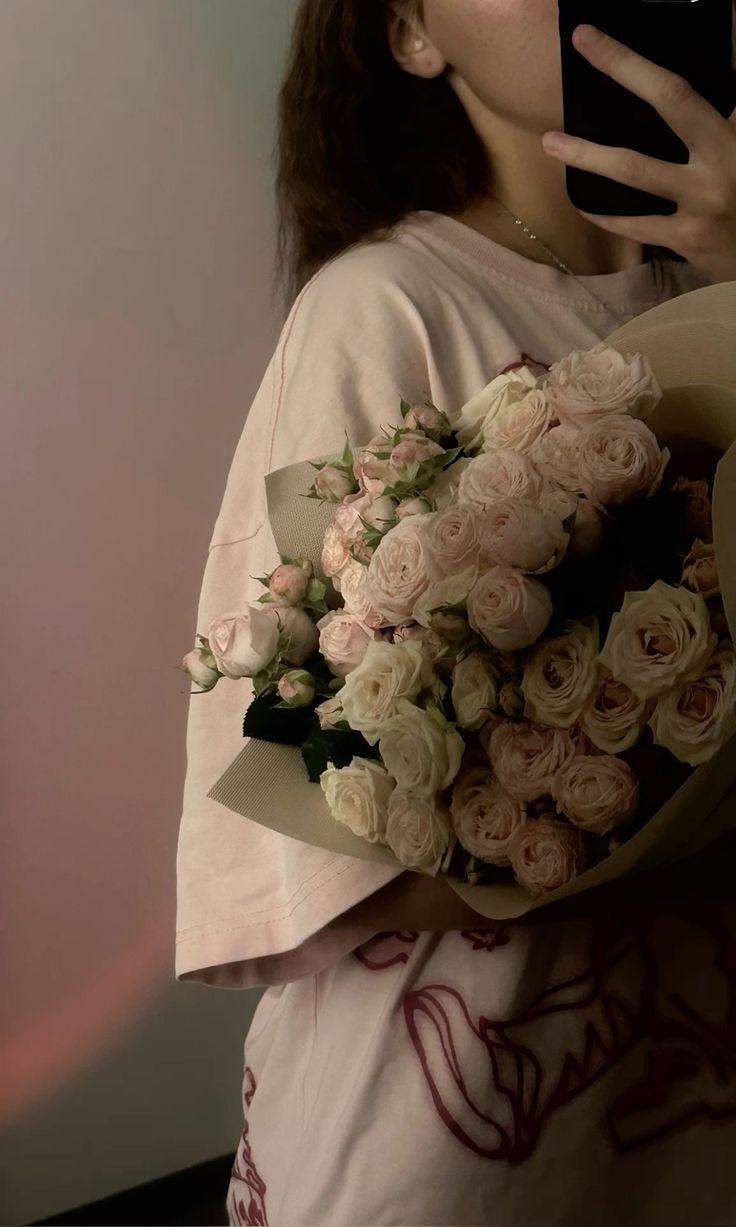 Elegance Unfurled: A Classic Bouquet Charm